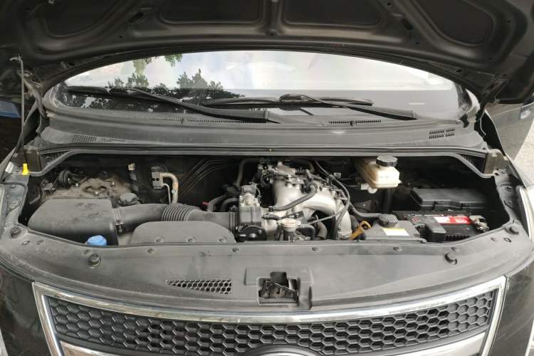 Used Hyundai H-1 Starex 2011 2.4L Comfort Edition Engine Bay