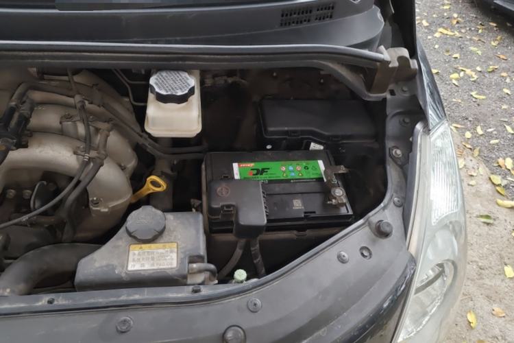 Used Hyundai H-1 Starex 2011 2.4L Luxury Edition Engine Bay Left