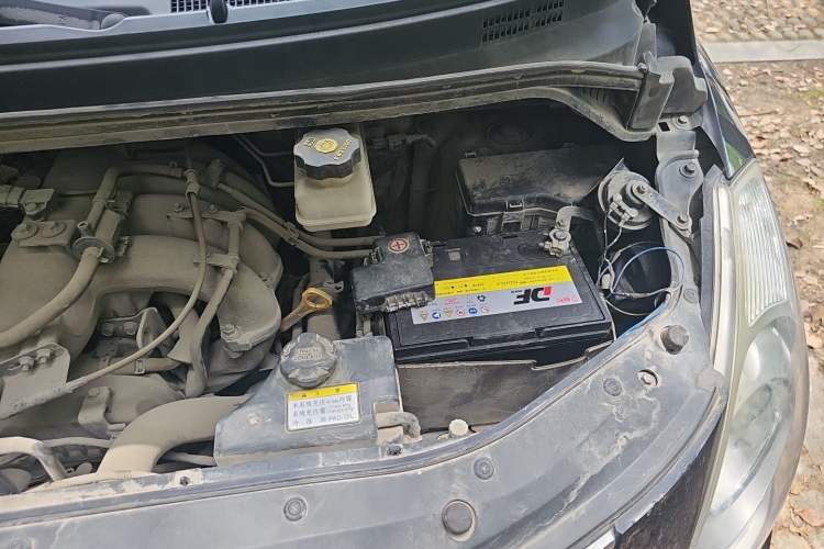 Used Hyundai H-1 Starex 2011 2.4L Comfort Edition Engine Bay Left