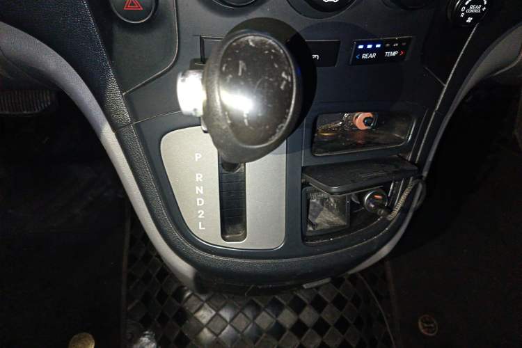 Used Hyundai H-1 Starex 2011 2.4L Comfort Edition Gear Lever