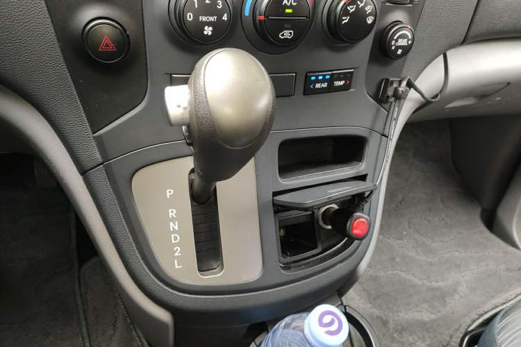 Used Hyundai H-1 Starex 2011 2.4L Comfort Edition Gear Lever