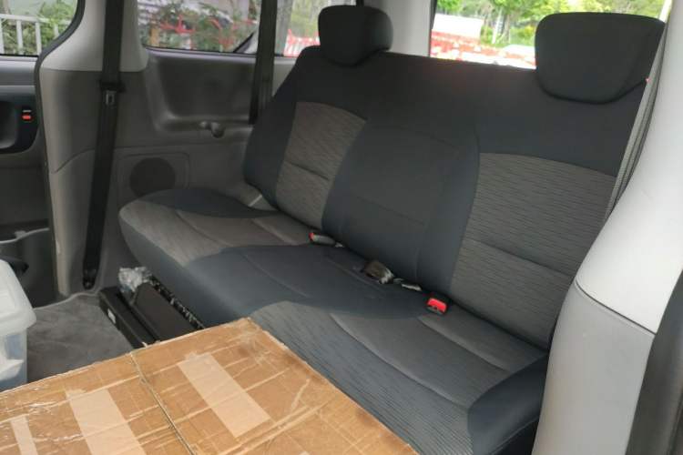 Used Hyundai H-1 Starex 2011 2.4L Comfort Edition Left Rear Seat