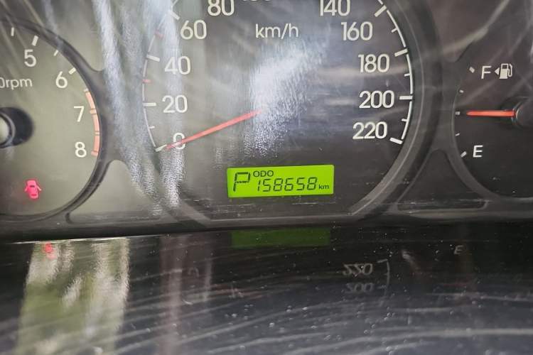 Used Hyundai H-1 Starex 2011 2.4L Comfort Edition Odometer Close Up