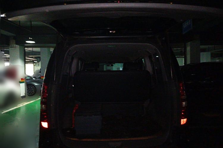 Used Hyundai H-1 Starex 2011 2.4L Comfort Edition Trunk