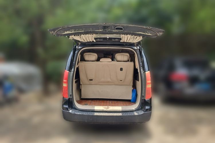 Used Hyundai H-1 Starex 2011 2.4L Comfort Edition Trunk
