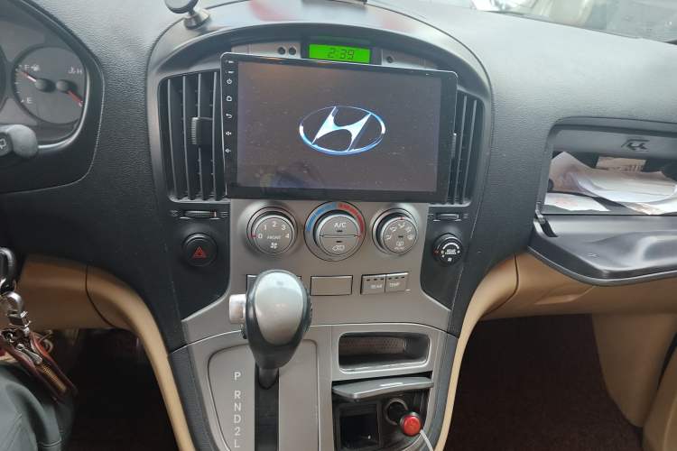Used Hyundai H-1 Starex 2011 2.4L Luxury Edition Audio And AC Panel
