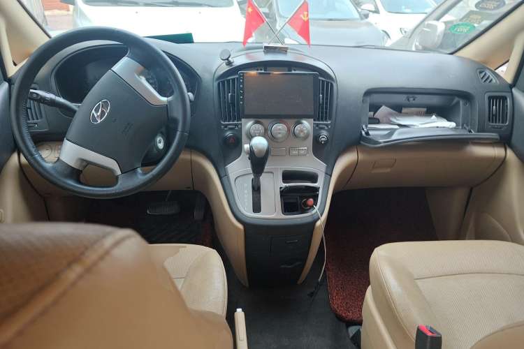 Used Hyundai H-1 Starex 2011 2.4L Luxury Edition Center Console