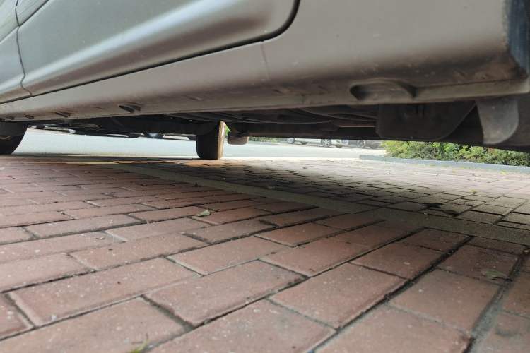 Used Hyundai H-1 Starex 2011 2.4L Luxury Edition Chassis Rear Left