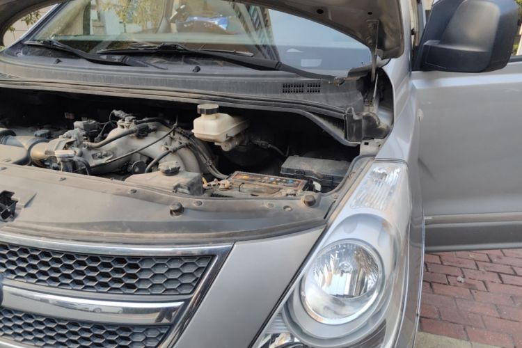 Used Hyundai H-1 Starex 2011 2.4L Luxury Edition Engine Bay Left