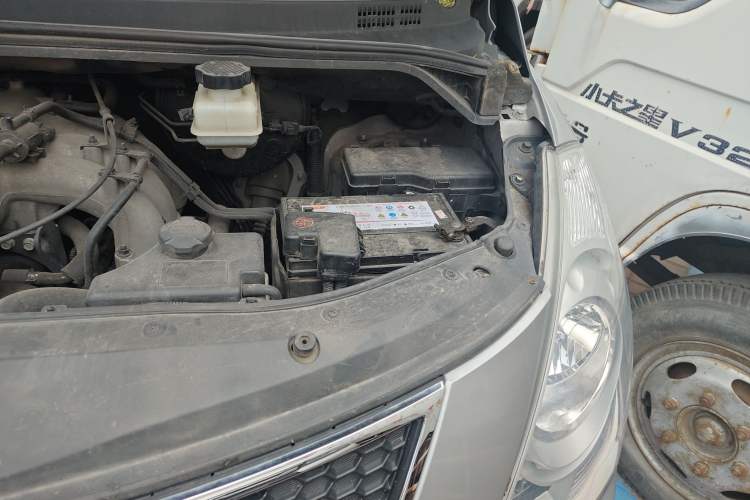 Used Hyundai H-1 Starex 2011 2.4L Luxury Edition Engine Bay Left