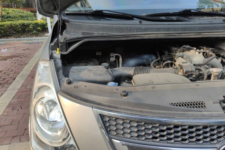 Used Hyundai H-1 Starex 2011 2.4L Luxury Edition Engine Bay Right