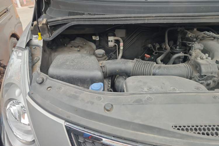 Used Hyundai H-1 Starex 2011 2.4L Luxury Edition Engine Bay Right