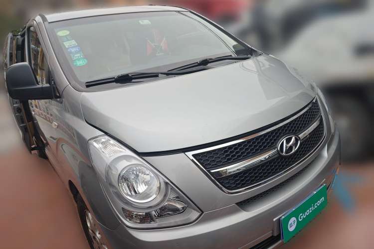 Used Hyundai H-1 Starex 2011 2.4L Luxury Edition Front Right 45 Deg