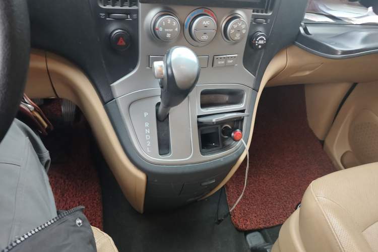 Used Hyundai H-1 Starex 2011 2.4L Luxury Edition Gear Lever