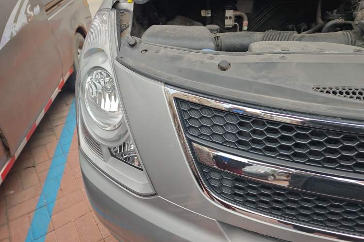 Used Hyundai H-1 Starex 2011 2.4L Luxury Edition Right Front Headlight