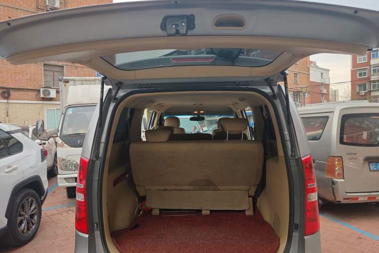 Used Hyundai H-1 Starex 2011 2.4L Luxury Edition Trunk