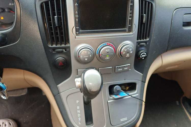 Used Hyundai H-1 Starex 2011 2.4L Luxury Edition Audio And AC Panel