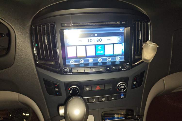 Used Hyundai H-1 Starex 2011 2.4L Comfort Edition Audio And AC Panel