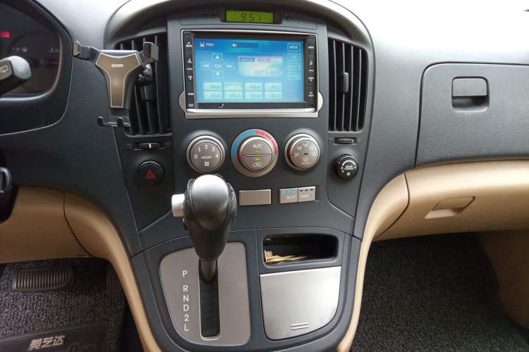 Used Hyundai H-1 Starex 2011 2.4L Luxury Edition Audio And AC Panel