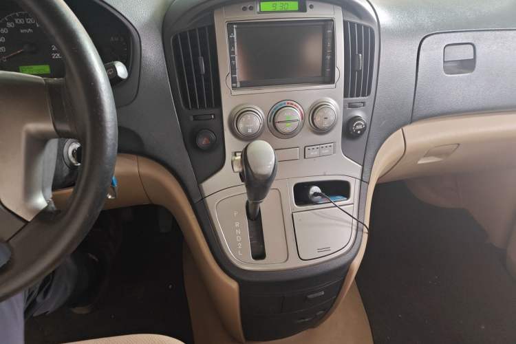 Used Hyundai H-1 Starex 2011 2.4L Luxury Edition Audio And AC Panel
