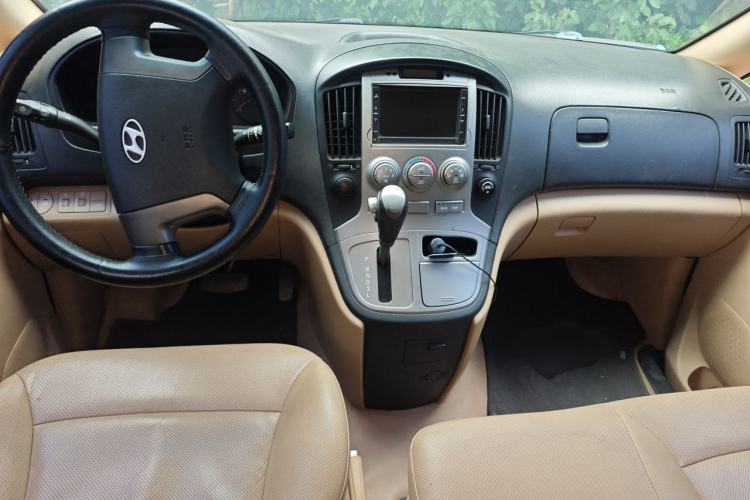 Used Hyundai H-1 Starex 2011 2.4L Luxury Edition Center Console