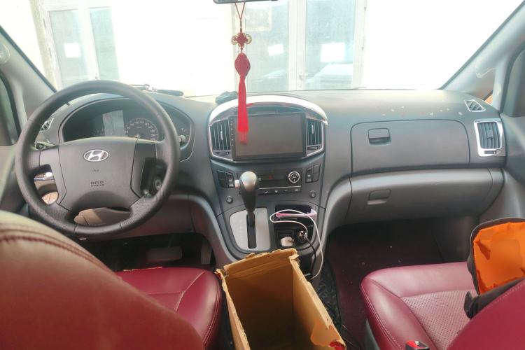 Used Hyundai H-1 Starex 2011 2.4L Comfort Edition Center Console