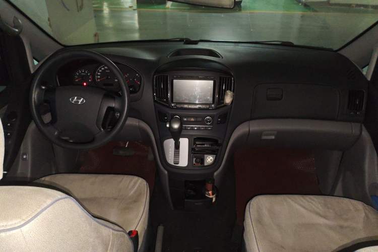Used Hyundai H-1 Starex 2011 2.4L Comfort Edition Center Console