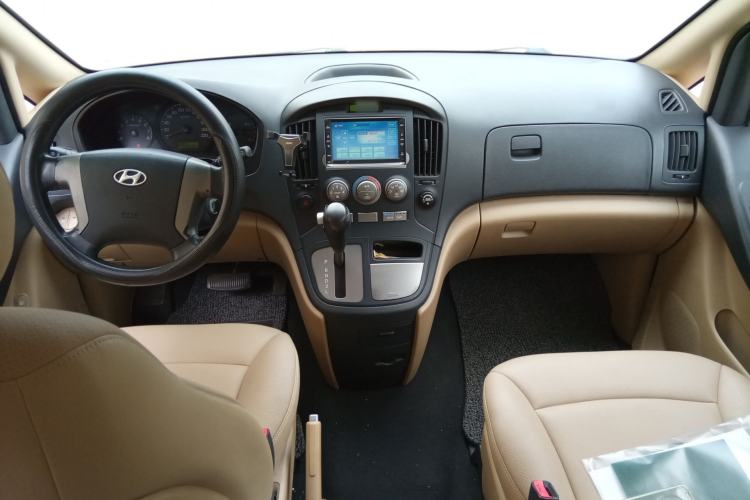 Used Hyundai H-1 Starex 2011 2.4L Luxury Edition Center Console
