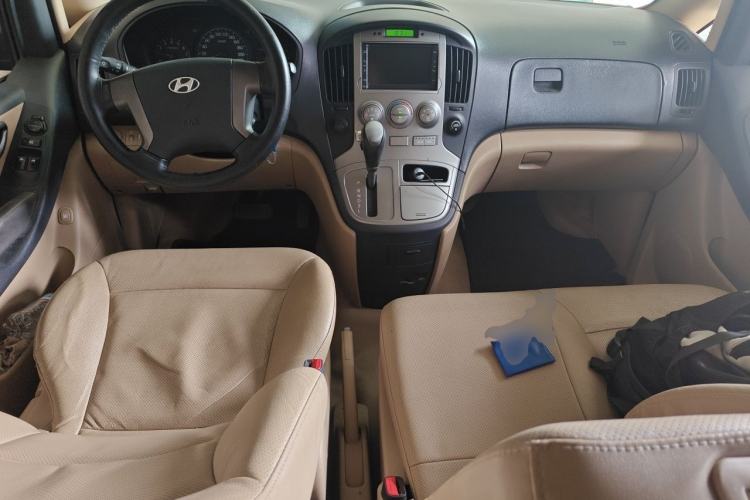 Used Hyundai H-1 Starex 2011 2.4L Luxury Edition Center Console
