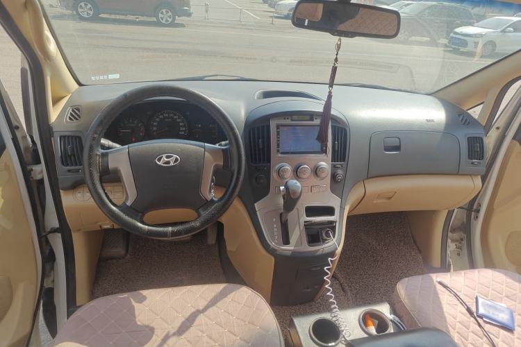 Used Hyundai H-1 Starex 2011 2.4L Luxury Edition Center Console