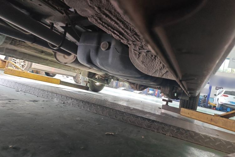 Used Hyundai H-1 Starex 2011 2.4L Luxury Edition Chassis Front Left