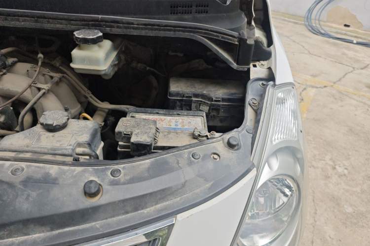 Used Hyundai H-1 Starex 2011 2.4L Luxury Edition Engine Bay Left