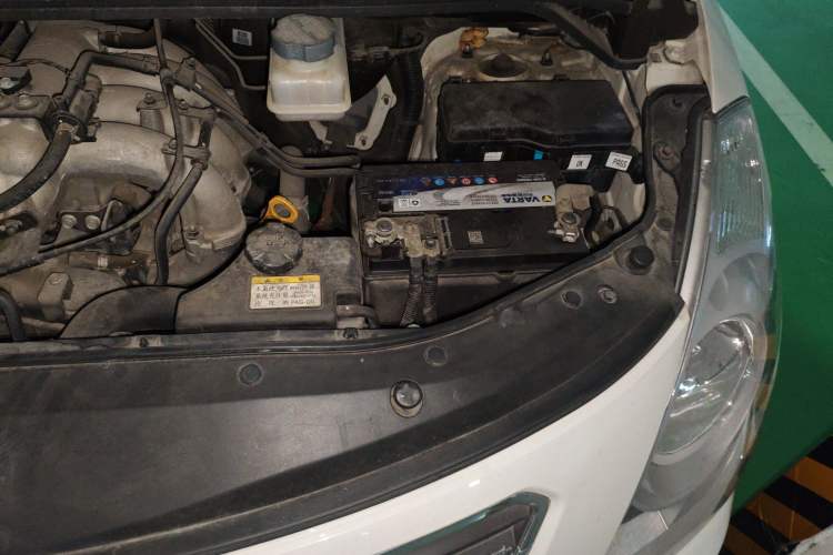 Used Hyundai H-1 Starex 2011 2.4L Comfort Edition Engine Bay Left