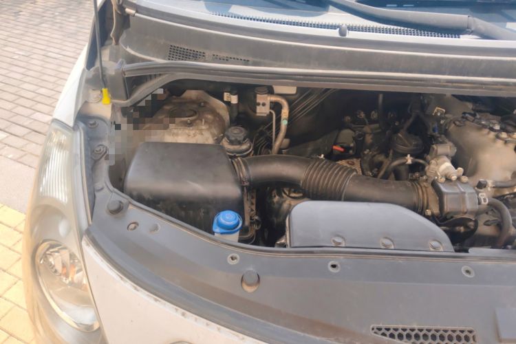Used Hyundai H-1 Starex 2011 2.4L Comfort Edition Engine Bay Right