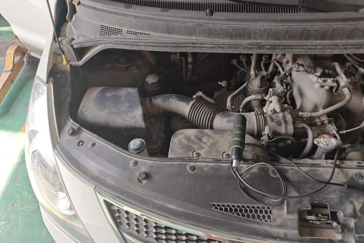 Used Hyundai H-1 Starex 2011 2.4L Luxury Edition Engine Bay Right
