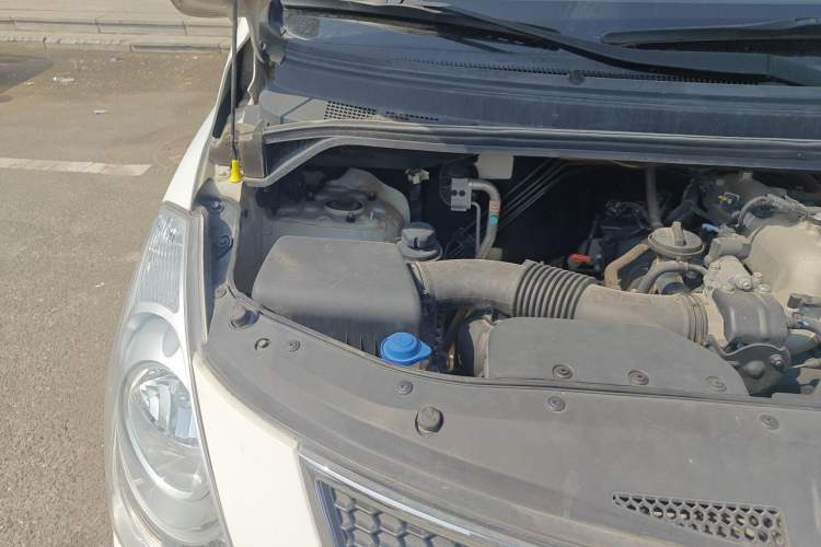 Used Hyundai H-1 Starex 2011 2.4L Luxury Edition Engine Bay Right