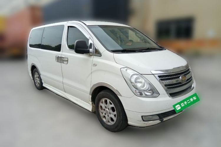 Used Hyundai H-1 Starex 2011 2.4L Luxury Edition Front Right 45 Deg