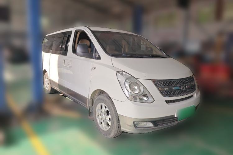 Used Hyundai H-1 Starex 2011 2.4L Luxury Edition Front Right 45 Deg