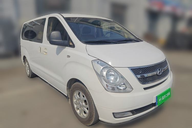 Used Hyundai H-1 Starex 2011 2.4L Luxury Edition Front Right 45 Deg