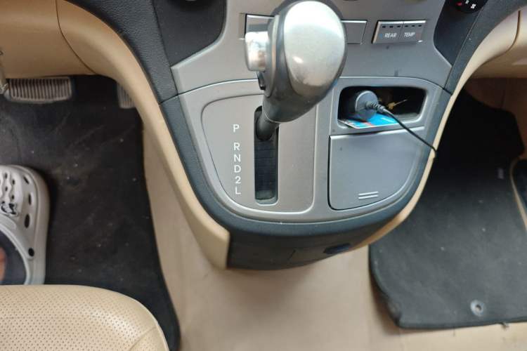 Used Hyundai H-1 Starex 2011 2.4L Luxury Edition Gear Lever