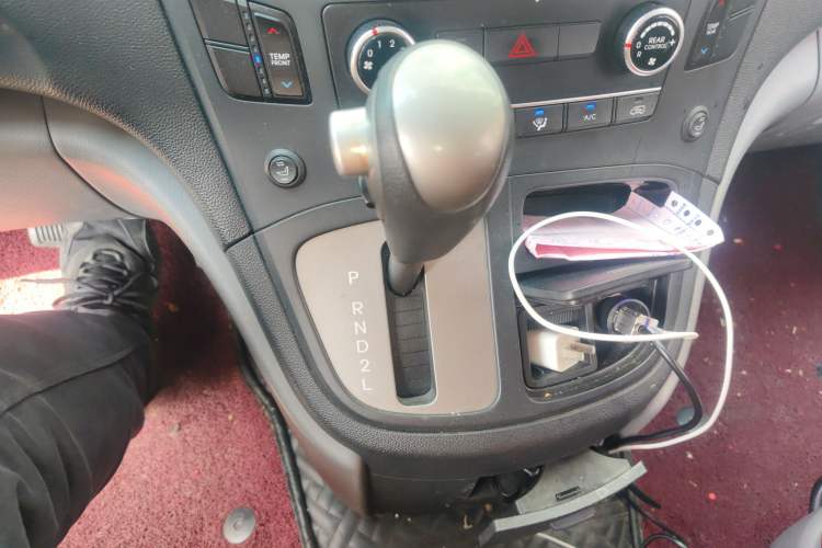 Used Hyundai H-1 Starex 2011 2.4L Comfort Edition Gear Lever