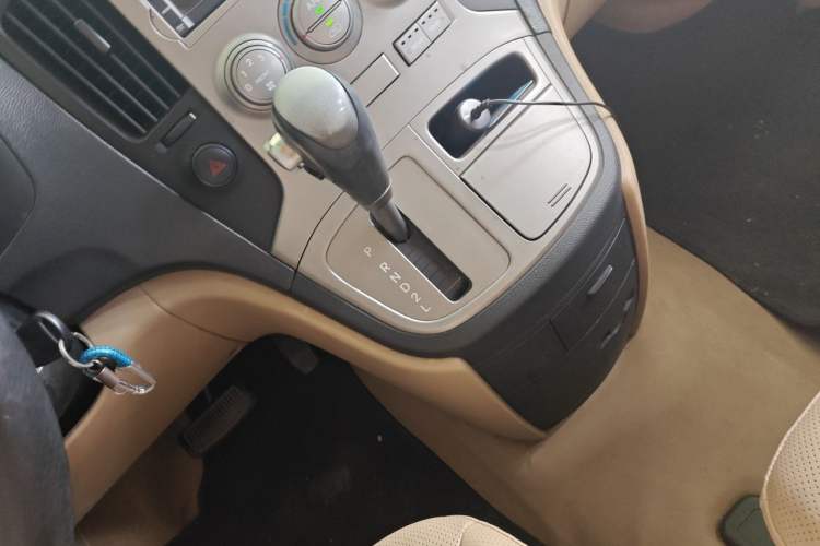 Used Hyundai H-1 Starex 2011 2.4L Luxury Edition Gear Lever