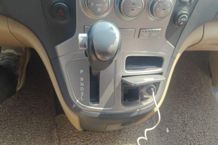 Used Hyundai H-1 Starex 2011 2.4L Luxury Edition Gear Lever