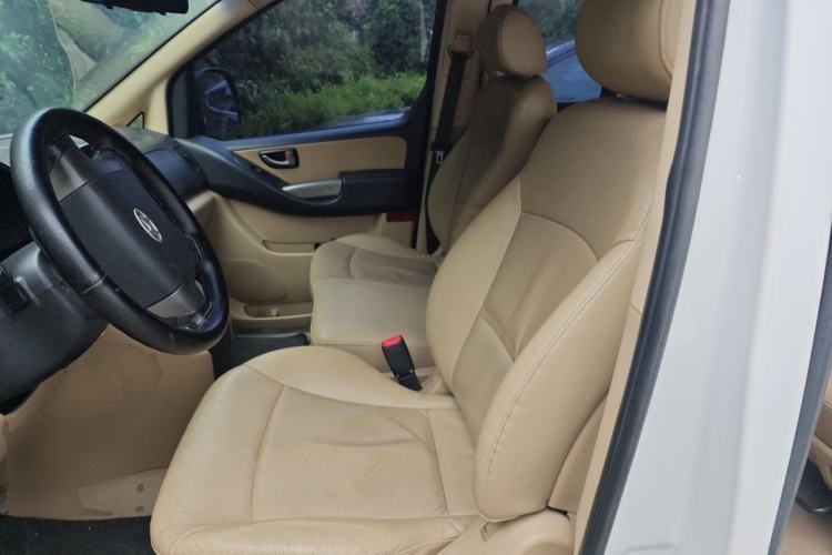 Used Hyundai H-1 Starex 2011 2.4L Luxury Edition Left Front Seat