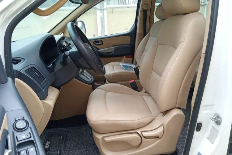 Used Hyundai H-1 Starex 2011 2.4L Luxury Edition Left Front Seat