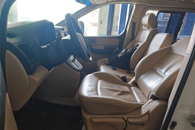 Used Hyundai H-1 Starex 2011 2.4L Luxury Edition Left Front Seat