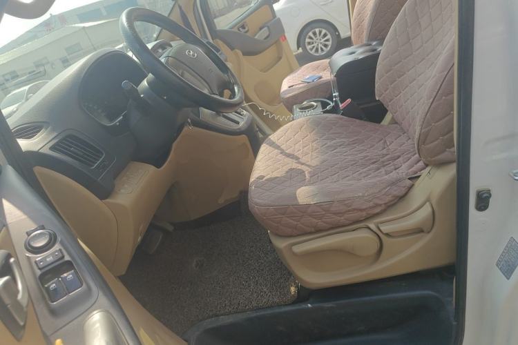 Used Hyundai H-1 Starex 2011 2.4L Luxury Edition Left Front Seat