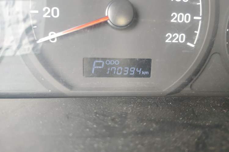 Used Hyundai H-1 Starex 2011 2.4L Comfort Edition Odometer Close Up