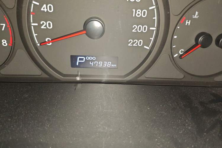 Used Hyundai H-1 Starex 2011 2.4L Comfort Edition Odometer Close Up