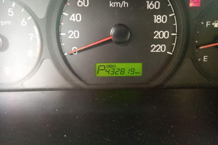 Used Hyundai H-1 Starex 2011 2.4L Luxury Edition Odometer Close Up